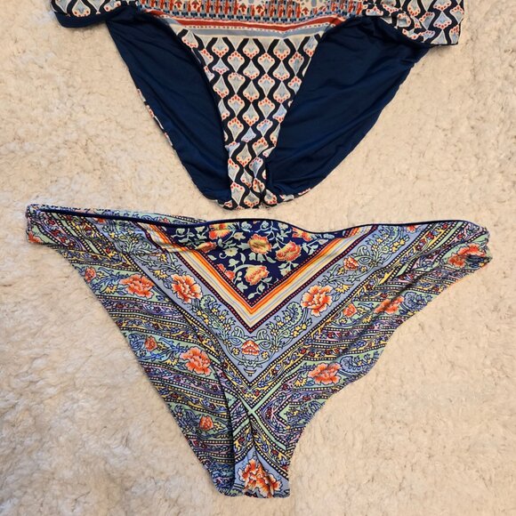 2-4 FOR 1 BUNDLE REVERSIBLE BIKINI BOTTOMS-LIKE NEW-2 BOTTOMS-4 LOOKS-1 PRICE! - Picture 9 of 9